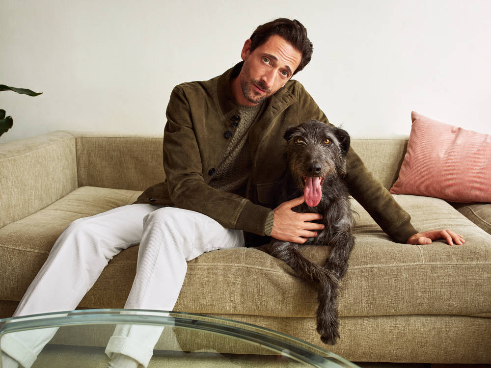 Adrien Brody dan anjingnya.